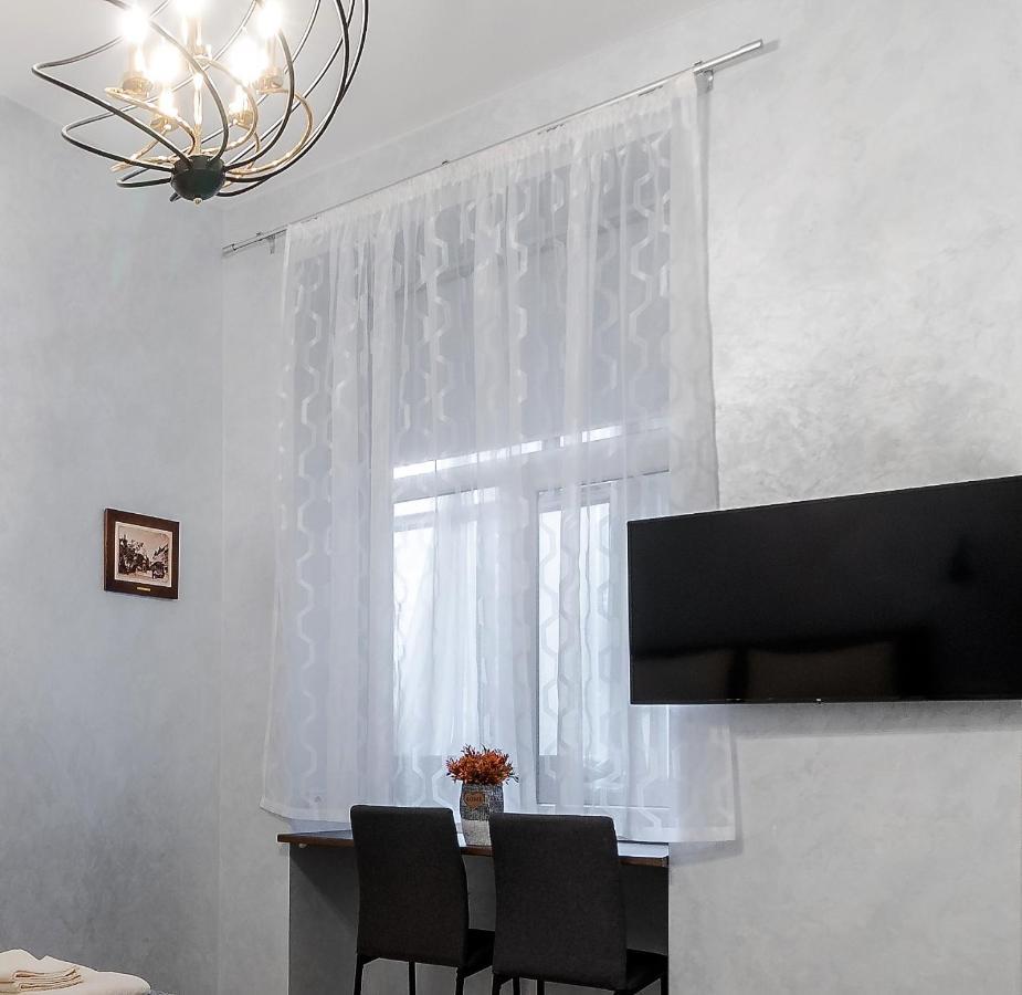 Golden Violin ! Apartments Lviv T Exterior photo